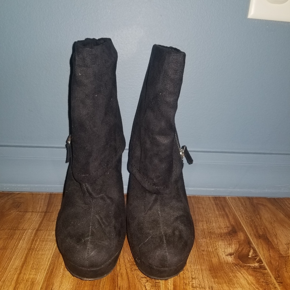 Women's high heel bootie